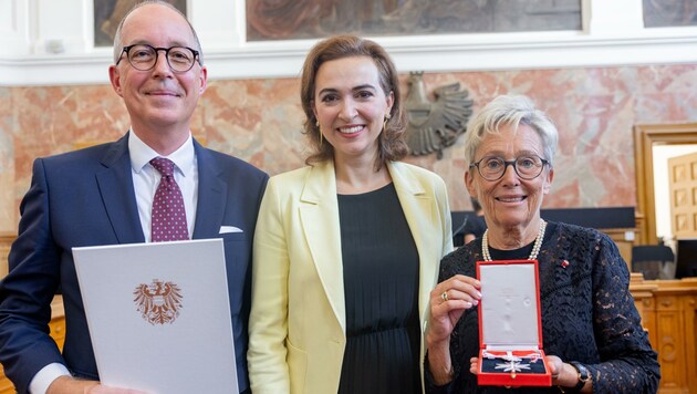 Neuer Leiter der Staatsanwaltschaft, Andreas Allex, mit Justizministerin Alma Zadic und Vorgängerin Barbara Fischer (Bild: wildbild)