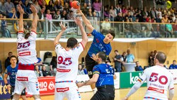 Ferlach-Ass Jure Kocbek (Mi.) ist bei Ferlach wieder fit.