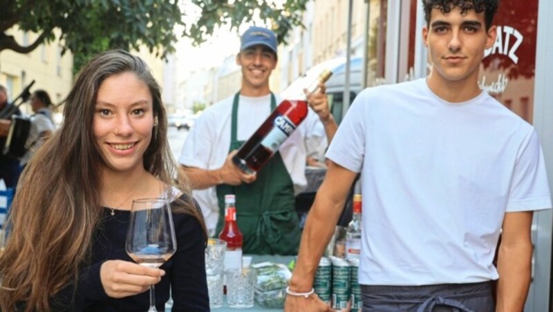 Auch ein paar wenige junge Leute waren am Sonnbergmarkt. (Bild: Zwefo)