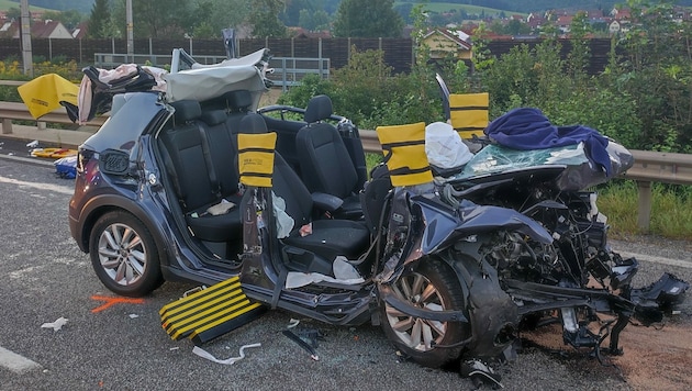 Dass es bei diesem Unfall keine Todesopfer gegeben hat, grenzt an ein Wunder. (Bild: Stadtfeuerwehr Kapfenberg)