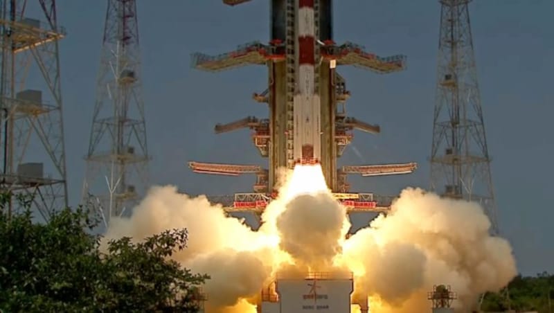 Der Start der Rakete, die Aditya-L1 Richtung Sonne bringt, erfolgte beim Raumfahrtzentrum in Sriharikota im Süden Indiens. (Bild: ASSOCIATED PRESS)