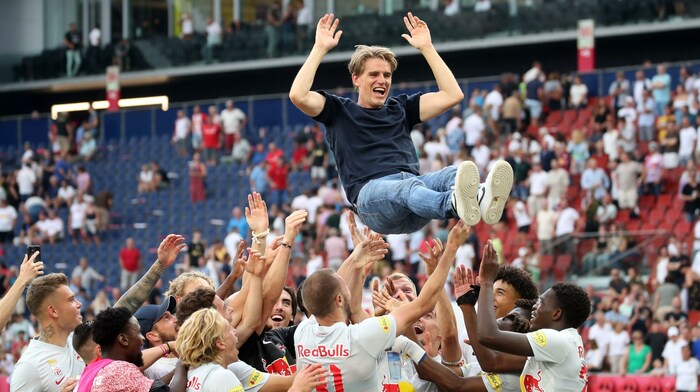 Beim Abschied aus Salzburg wurde Christoph Freund von den Fans, Mitarbeitern und Spielern ...