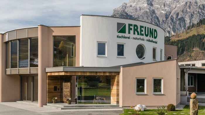 „Naturholz Freund“ - die Tischlerei wurde 1985 von Gottfried Freund gegründet. Heute wird sie ...