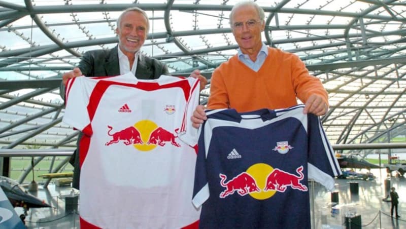 Dietrich Mateschitz (li.) mit „Kaiser“ Franz Beckenbauer (Bild: Gepa)