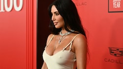 Kim Kardashian spricht offen über ihre Alters-Akne. Sie ist überzeugt: „Die Leute wären schockiert.“ (Bild: ANGELA WEISS / AFP / picturedesk.com)