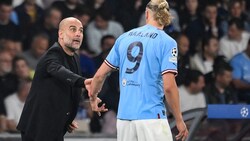 Pep Guardiola (li.) und sein Star-Stürmer Erling Haaland (Bild: APA/AFP/FRANCK FIFE)