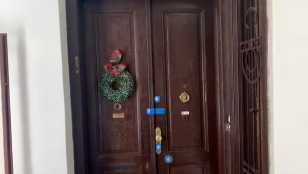 Die Wohnungstür von Ilse F. (83) (Bild: Martin Jöchl, Krone KREATIV)