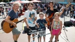 „The Family Tones“ spielten auf der großen Bühne am Alten Markt (Bild: Tschepp Markus)