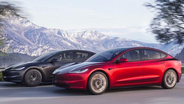Zwei neue Farben gibt es auch: Ultra Red und Stealth Grey. (Bild: Tesla)