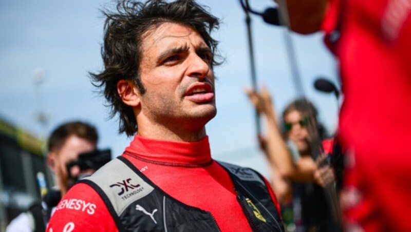 Carlos Sainz wurde in Mailand beraubt. (Bild: APA/AFP/Marco BERTORELLO)