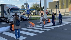 Die „Letzte Generation“ protestierte Montagfrüh in Wels. (Bild: Letzte Generation Österreich)