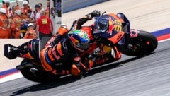 Brad Binder spricht über die Schrecksekunde mit Francesco Bagnaia (kl. Bild). (Bild: GEPA, APA/AFP/LLUIS GENE)