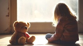 Kinder erleben viele Belastungen, etwa den Umstieg vom Kindergarten in die Schule.