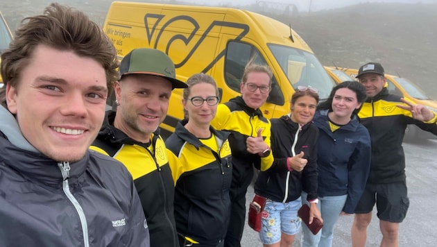 Die sieben Zusteller der Sondertour: Simeon Daffner, Markus Raffl, Anita Ruben, Beate Reichelt, Melanie Frischmann, Lea Reichelt, Mario Scheiber (v.l.) (Bild: Österreichische Post AG)
