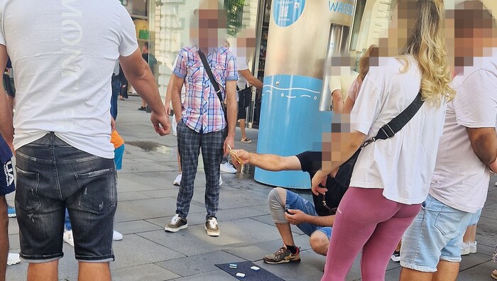 Time and again, shell gamblers turn up in Vienna and find victims.