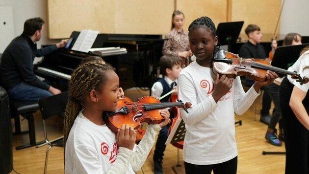 Zwei Teilnehmerinnen des Projekts Vivaldi Graz (Bild: Daniela Hölbling)