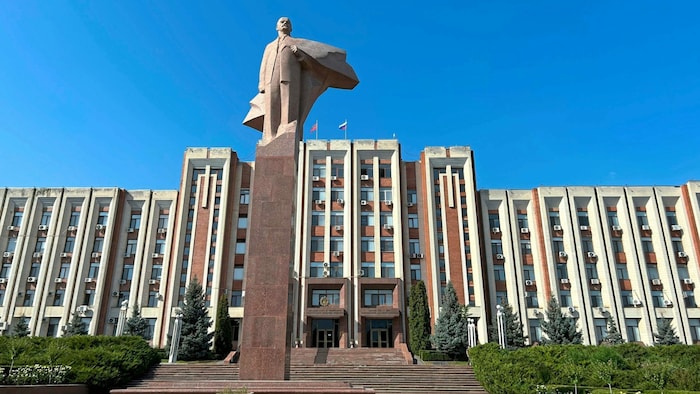 Genosse Lenin ist in Transnistrien omnipräsent - hier vor dem Palast der Republik.