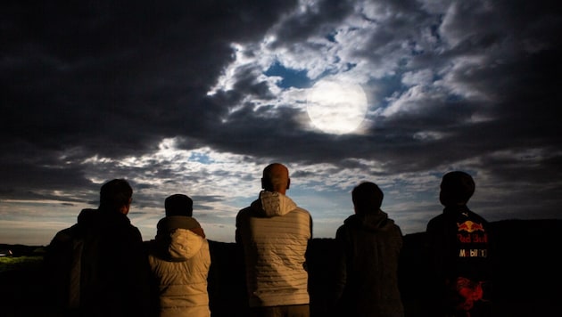 Nachtwanderung: Wie so oft leuchtete im lichtunverschmutzten Martinsberg im Waldviertel der Mond besonders hell. (Bild: Klaus Schindler)