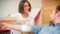 Ab Juni gelten für Blutspenden in Österreich neue Regeln, unter anderem wurde die jährliche Höchstmenge reduziert. (Bild: Österreichisches Rotes Kreuz / Helmut Mitter)