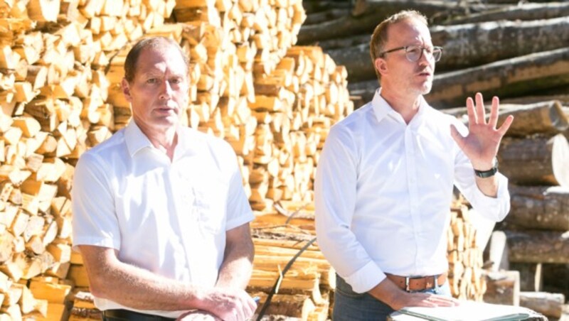 Bauern-Boss Josef Moosbrugger und Landesrat Christian Gantner sprechen sich für eine Fortführung des Waldfonds aus. (Bild: Mathis Fotografie)