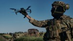 Ukrainische Drohnen bereiten den Russen immense Probleme. (Bild: LIBKOS / AP / picturedesk.com)