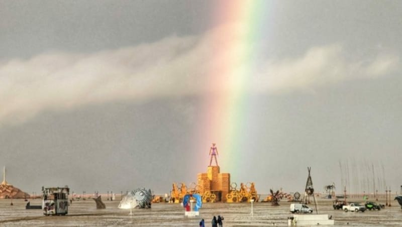 Sonntag hellte sich der Himmel über dem Burning Man wieder auf. (Bild: AFP/Josh Lease)