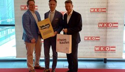 Präsentierten Handelsbilanz für das 1. Halbjahr: Peter Voithofer sowie Raimund Haberl und Niki Gstättner von der WKK. (Bild: Kurz Gernot)