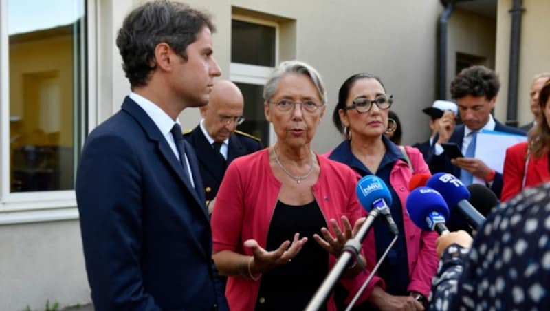 Frankreichs Bildungsminister Gabriel Attal (li.) mit Premierministerin Elisabeth Borne (Bild: AFP)