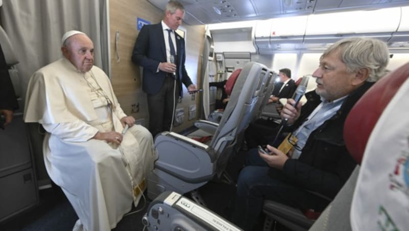 Der Papst äußerte sich auf dem Rückflug aus der Mongolei. (Bild: AFP)