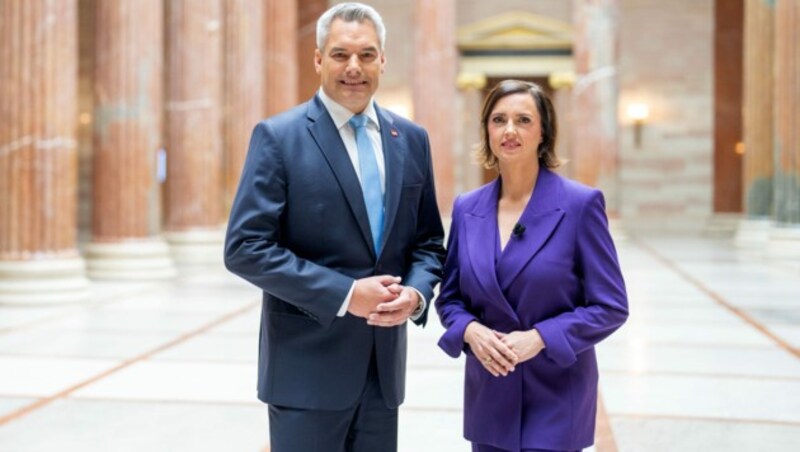 Bundeskanzler Karl Nehammer (ÖVP) und ORF-Moderatorin Susanne Schnabl (Bild: APA/GEORG HOCHMUTH)