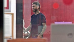 Ramos ist am Montagabend schon in Sevilla gesichtet worden. (Bild: APA/AFP/CRISTINA QUICLER)