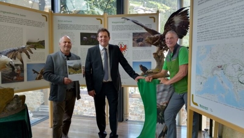 Stellten den Monitoring-Bericht vor (v. li.): Nationalparkdirektor Hermann Stotter, LR René Zumtobel und Ranger Andreas Rofner. (Bild: NPHT/Jurgeit)