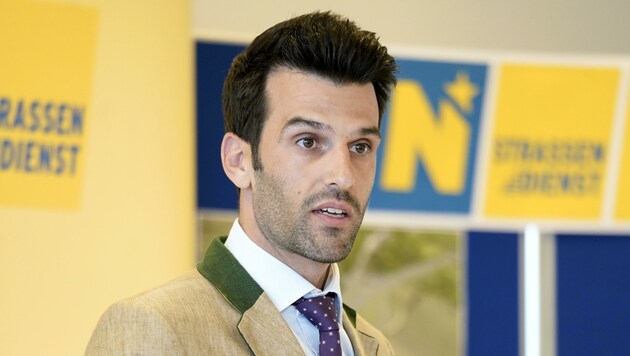 „Grünes Licht“ gibt Landbauer jetzt für den Öffi-Ausbau (Bild: FPÖ-NÖ)