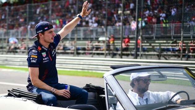 In Monza fielen die Zuseher Max Verstappen nicht gerade um den Hals. (Bild: APA/AFP/Marco BERTORELLO)