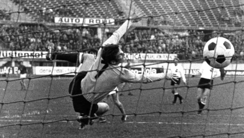 Wilhelm Harreither war 1965 im Meisterkader des LASK, spielte (noch ohne Handschuhe) 13-mal für Österreich (Bild: Votava)