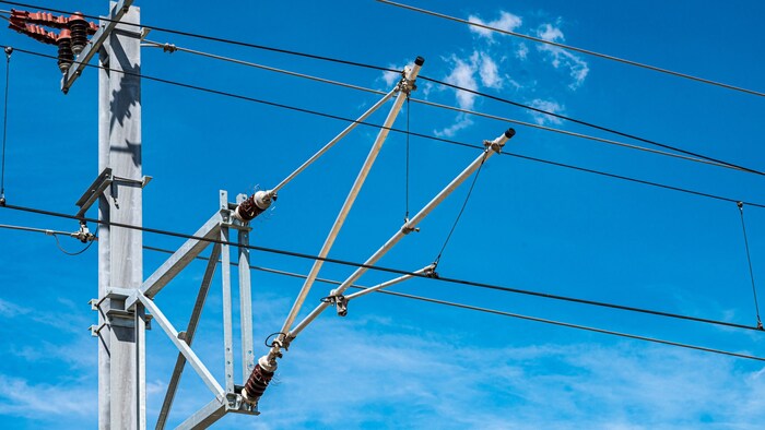 You don't even have to touch the line, the current can jump over in the form of an electric arc ...