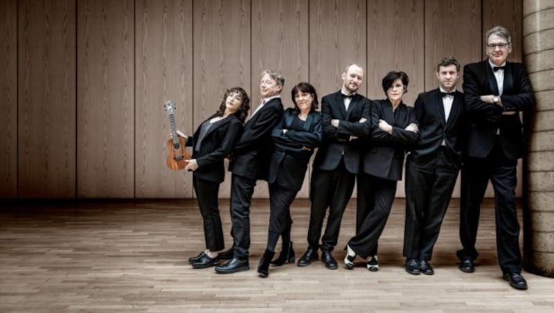 Das Ukulele Orchestra of Great Britain lädt zum humorvollen Finale in die Oper (Bild: Stefan Mager)