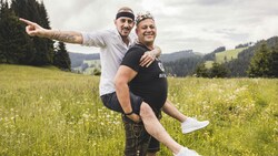 „Bauer sucht Frau“-Star Marius will sich mit Schlager-Rapper Stefan den Sieg im „Forsthaus Rampensau“ holen. (Bild: ATV/Bernhard Eder)