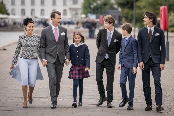 Von links nach rechts: Prinzessin Marie, Prinz Joachim, Gräfin Athena, Graf Felix, Graf Henrik und Graf Nikolai 