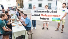 Der Frühstückstisch war eine Aktion im Zuge der Petition „Neustart“. (Bild: GLOBAL 2000/Christopher Glanzl)