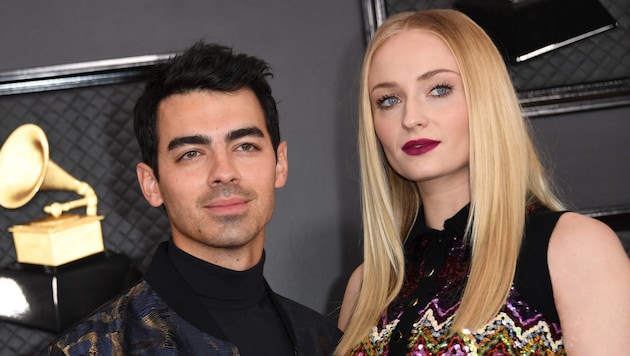 Joe Jonas und Sophie Turner: Ihre Ehe hat nicht gehalten und ist nun offiziell geschieden. (Bild: APA/AFP/VALERIE MACON)