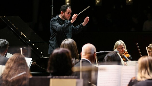 Der britische Dirigent Ben Glassberg (Bild: Barbara Pálffy/Volksoper Wien)