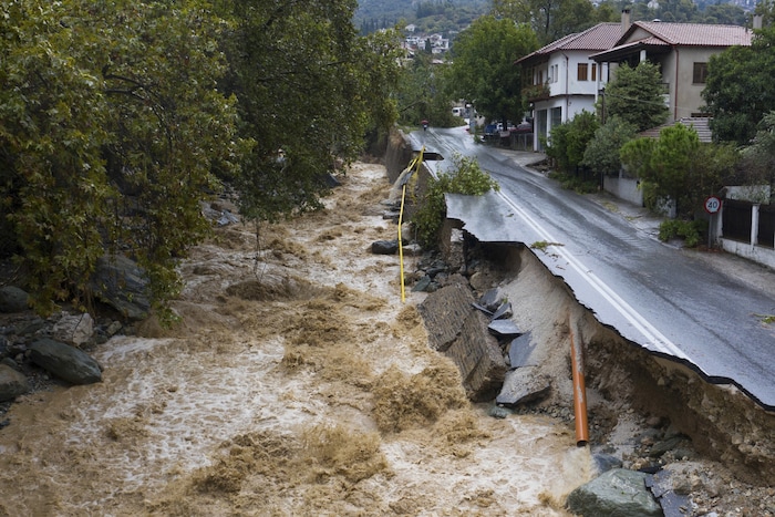 Die Regenmengen sind bereits jetzt Rekordverdächtig - sogar der bisherige Europarekord könnte ...