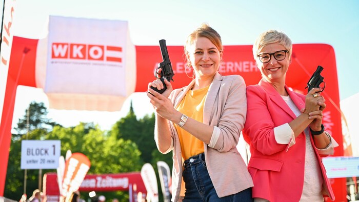 Doris Hummer, Präsidentin der Wirtschaftskammer OÖ, und „OÖ-Krone“-Chefredakteurin Alexandra ...