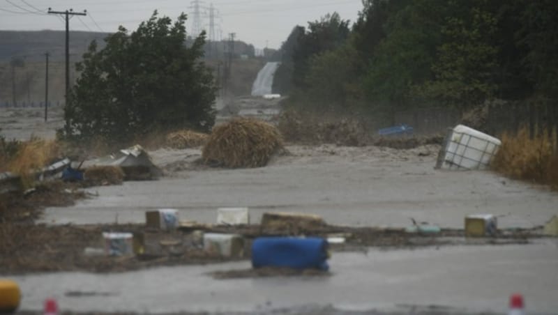 Teilweise steht das Wasser bis zu vier Meter hoch. (Bild: Nephele Nomikou/SOOC/SOOC via AFP)