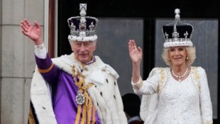 König Charles und Königin Camilla bei der Krönung im Mai 2023 (Bild: APA/AP Photo/Frank Augstein)