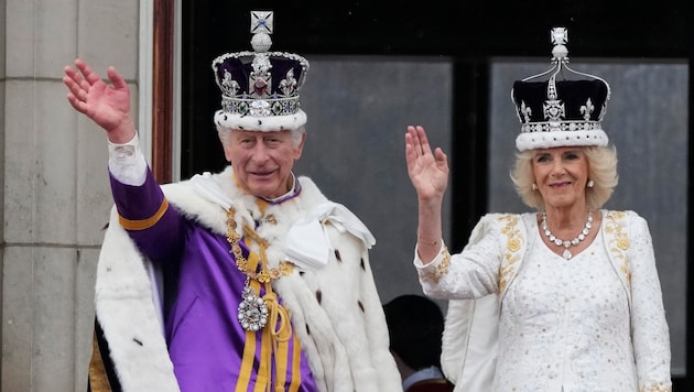 König Charles und Königin Camilla bei der Krönung im Mai 2023 (Bild: APA/AP Photo/Frank Augstein)