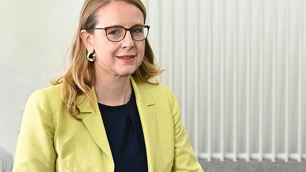 Die ehemalige ÖVP-Wirtschaftsministerin Margarete Schramböck (Bild: APA/HELMUT FOHRINGER)