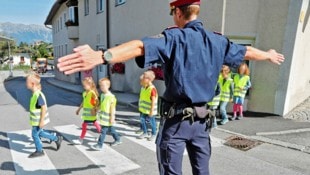 Langsamer fahren und besonders auf Kinder achten – das gilt nicht nur am Schulanfang. (Bild: Christof Birbaumer)