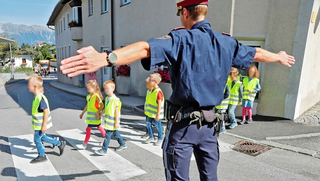 Slow down and pay particular attention to children - this applies not only at the start of school. (Bild: Christof Birbaumer)